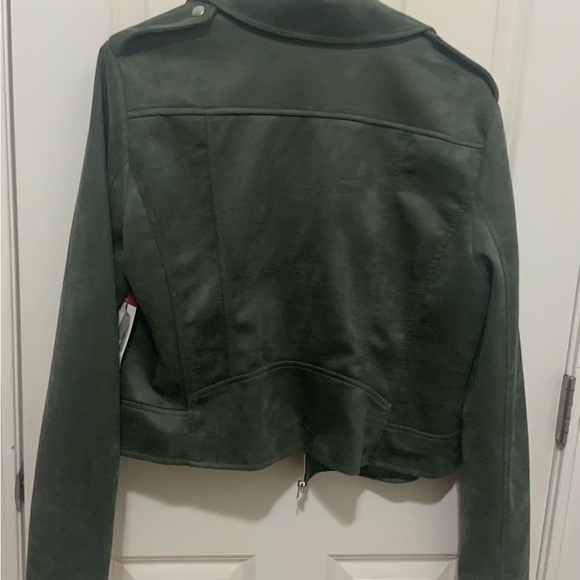 NWT woman’s soft faux suede moto jacket with a cropped hem forest green Size XL. - Picture 6 of 13